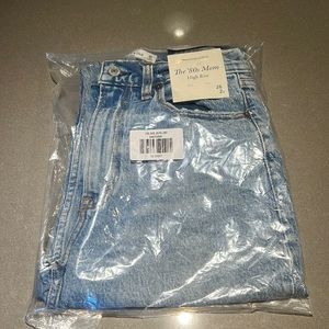 ✨NWOT✨ Abercrombie & Fitch ‘80s Mom High Rise Jeans - size 26 short